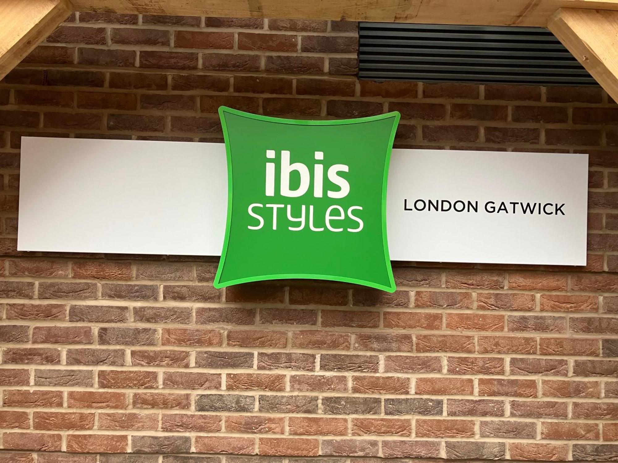 Ibis Styles London Gatwick Airport Ξενοδοχείο Κρόουλι Εξωτερικό φωτογραφία