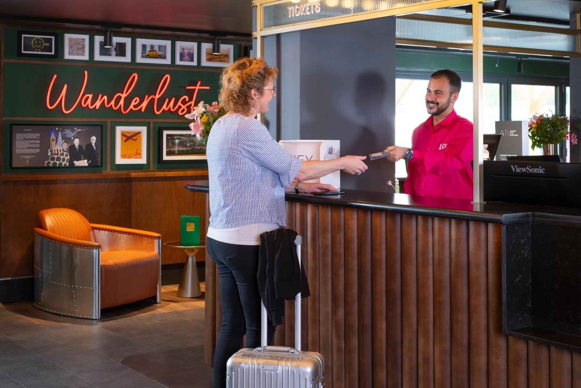 Ibis Styles London Gatwick Airport Ξενοδοχείο Κρόουλι Εξωτερικό φωτογραφία