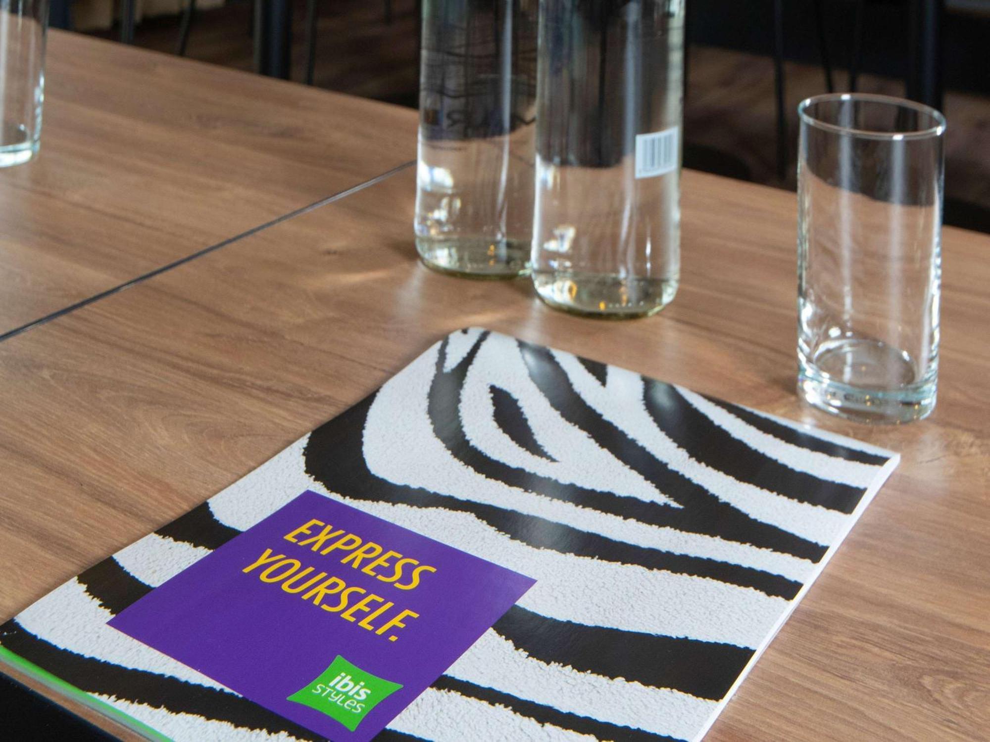 Ibis Styles London Gatwick Airport Ξενοδοχείο Κρόουλι Εξωτερικό φωτογραφία