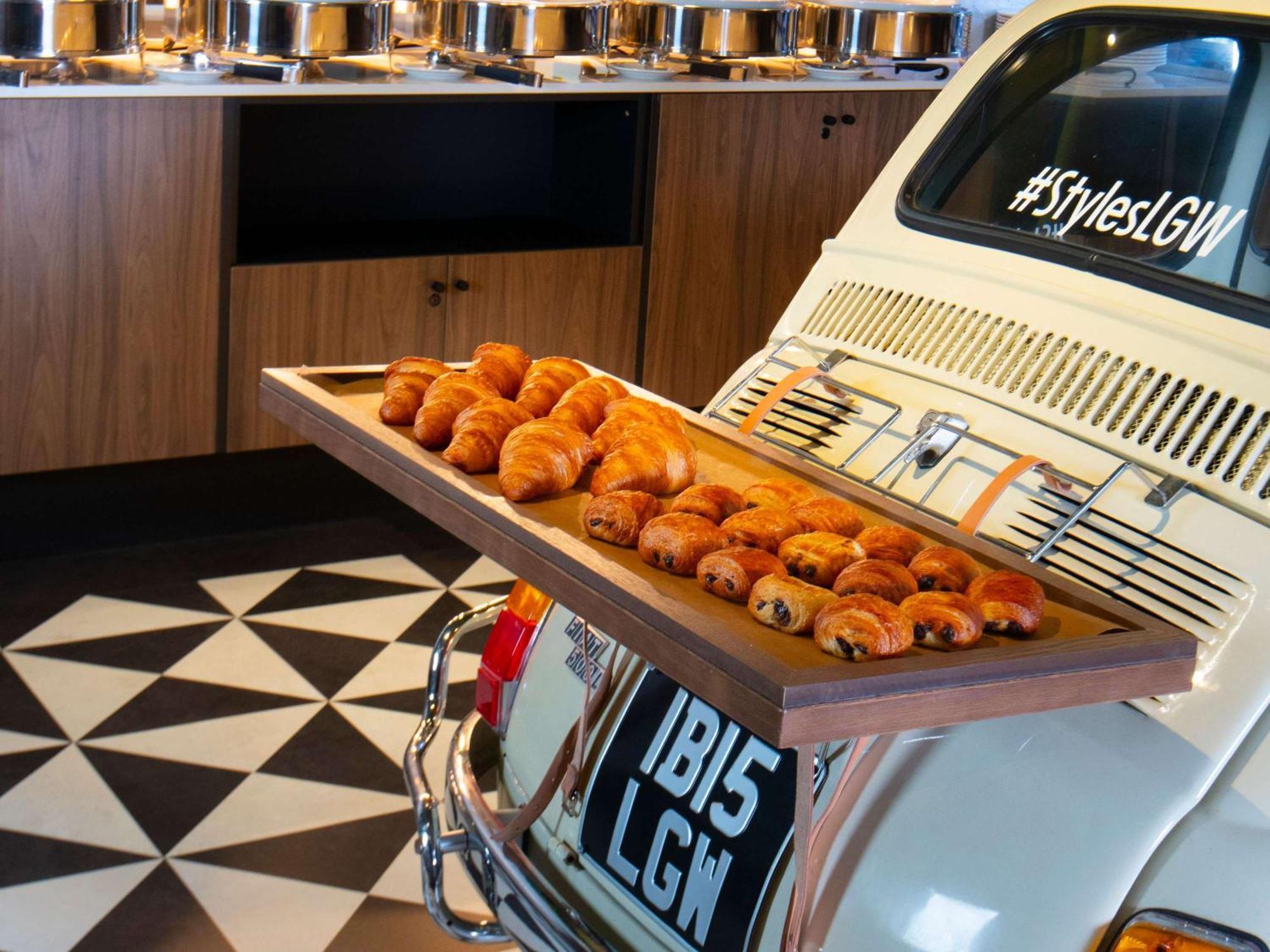 Ibis Styles London Gatwick Airport Ξενοδοχείο Κρόουλι Εξωτερικό φωτογραφία